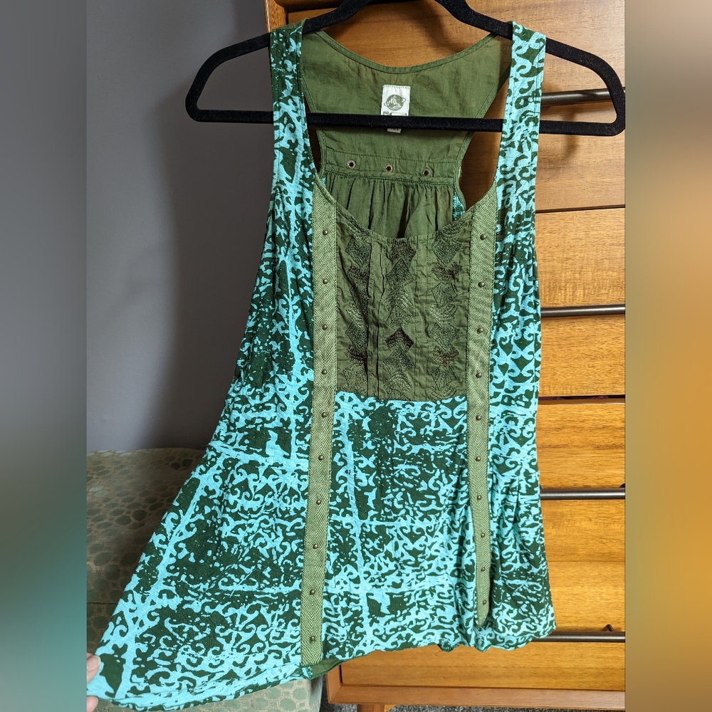 Anthropologie green embroidered tank, size S